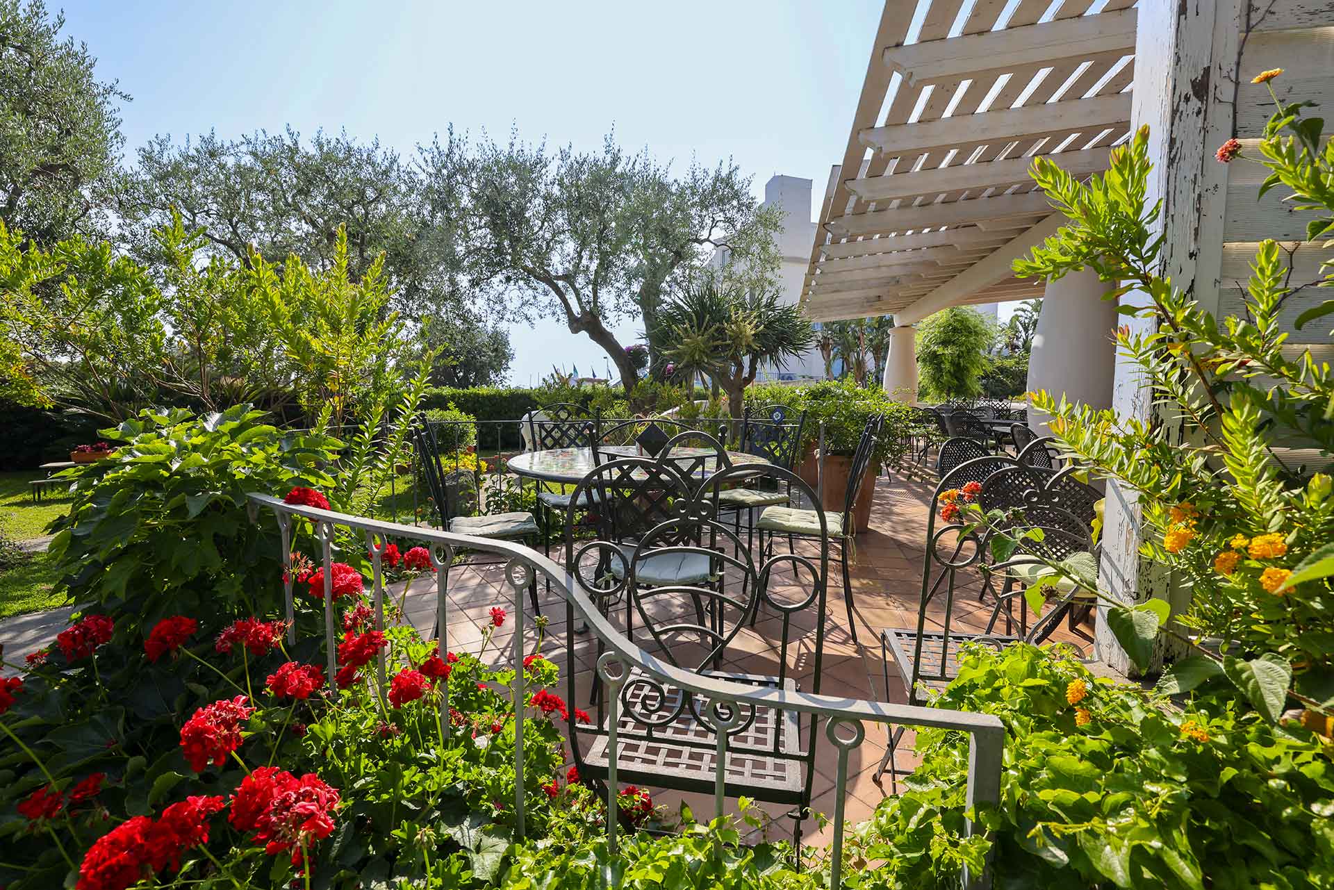 boutique-hotel-ideal-giardini-e-piscine-025