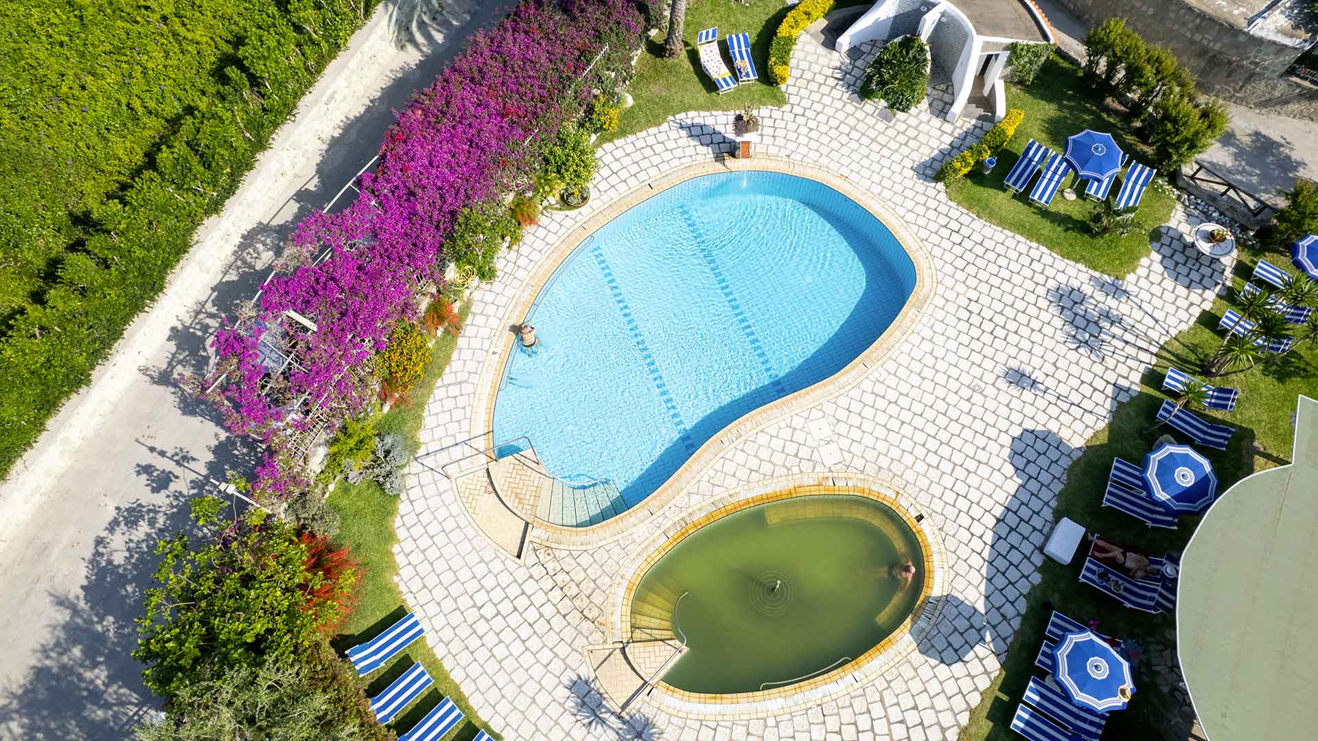 boutique-hotel-ideal-giardini-e-piscine-030