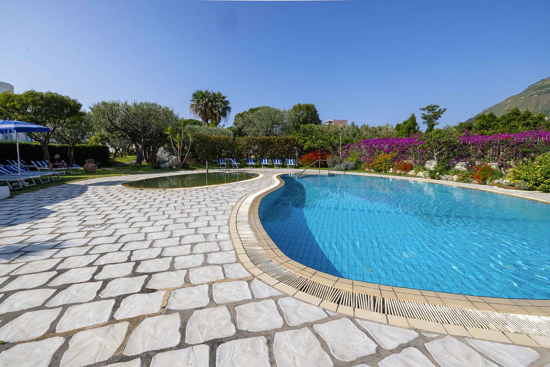 boutique-hotel-ideal-giardini-e-piscine-04